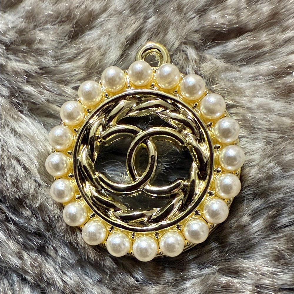 CC Gold and Pearl Necklace Pendant❤️